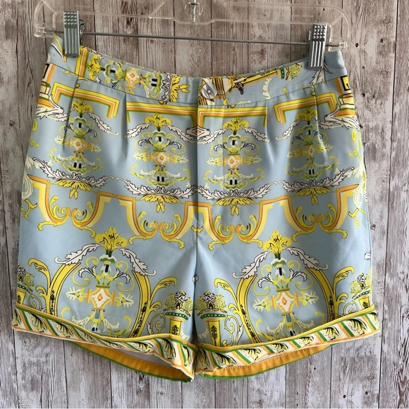 Elegant Women's Patterned Shorts 2 - Picture 1 of 4